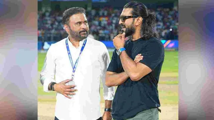 మంగళగిరిలో క్రికెట్ జాతర.. ఏపీఎల్ ట్రోఫీ ఆవిష్కరించిన రామ్‌ చరణ్