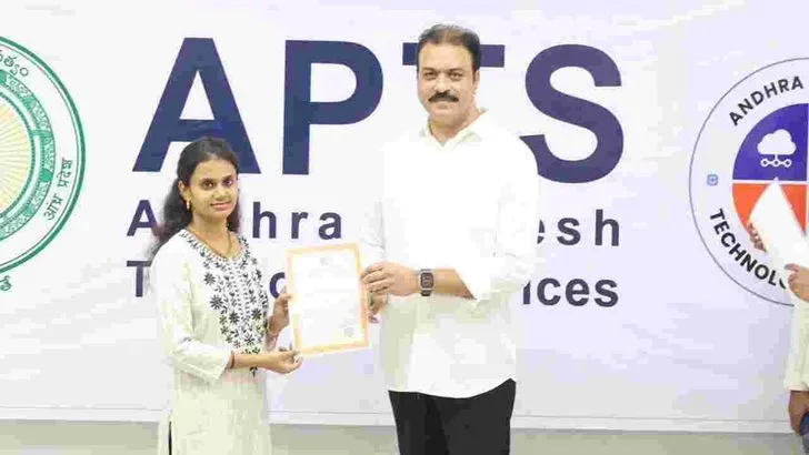 APTS రాష్ట్ర స్థాయి సైబర్ సెక్యూరిటీ హ్యాకథాన్ విజేతలకు సర్టిఫికెట్ల అందజేత