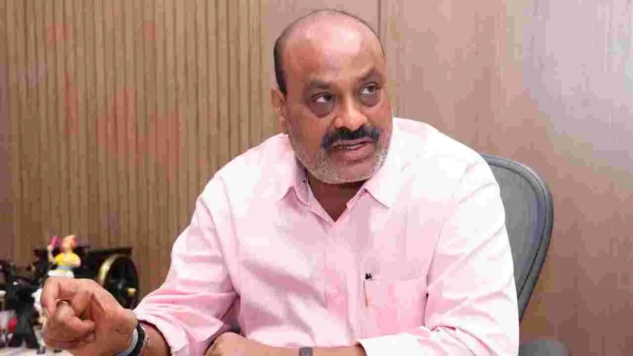 గల్లంతైన మత్స్యకారుల గాలింపు చర్యలపై మంత్రి అచ్చెన్నాయుడు సమీక్ష