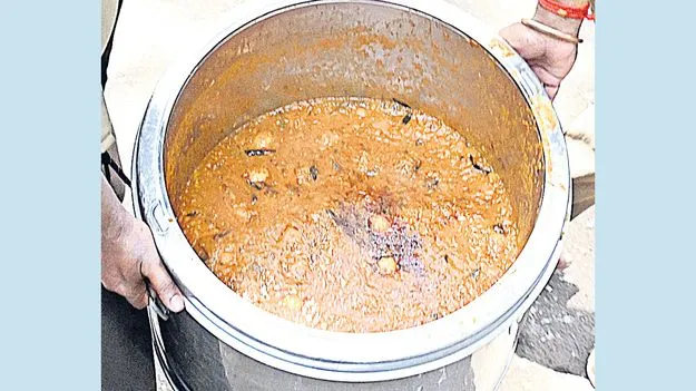 గుడ్డు కూర.. కుళ్లిన వాసన