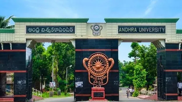 ఏయూలో లీక్‌ వీరులు 