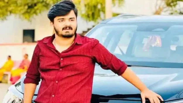  అజ్ఞాతంలో బండి భగీరథ్‌.. స్పందించిన బాధితురాలి తల్లి