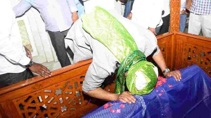 కడప అమీన్ పీర్ దర్గాను దర్శించుకున్న హీరో  ⁠బెల్లంకొండ సాయి శ్రీనివాస్