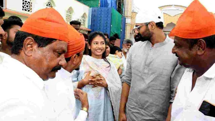కడప అమీన్ పీర్ దర్గాను దర్శించుకున్న హీరో  ⁠బెల్లంకొండ సాయి శ్రీనివాస్