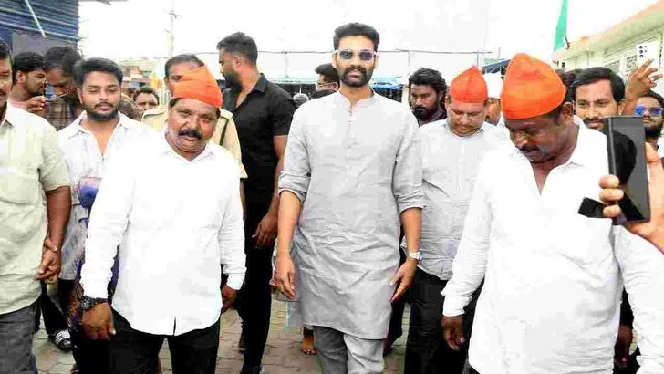 కడప అమీన్ పీర్ దర్గాను దర్శించుకున్న హీరో  ⁠బెల్లంకొండ సాయి శ్రీనివాస్