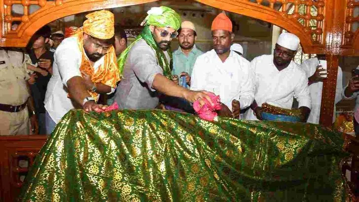 కడప అమీన్ పీర్ దర్గాను దర్శించుకున్న హీరో  ⁠బెల్లంకొండ సాయి శ్రీనివాస్