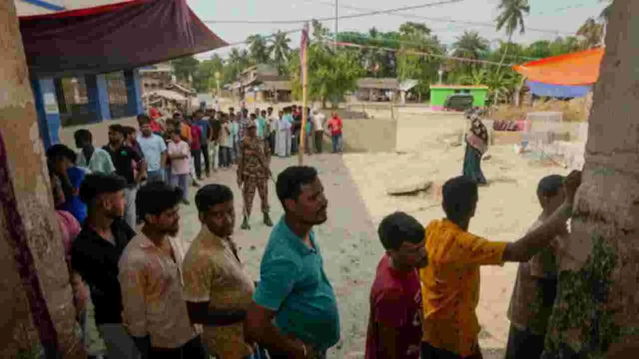 బెంగాల్‌లోని 15 పోలింగ్ బూత్‌లలో రీపోలింగ్.. ఈసీ సంచలన నిర్ణయం