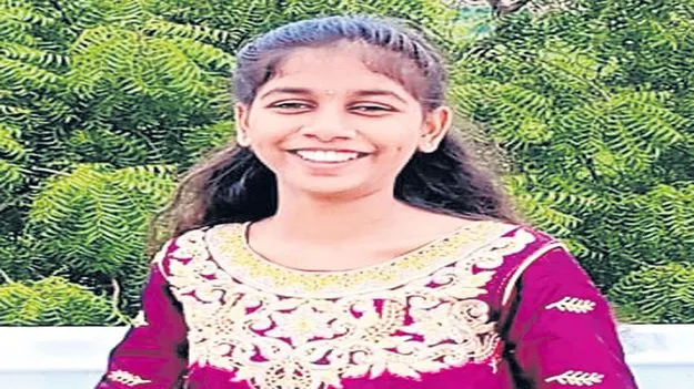 చిదిమేసిన లారీ 