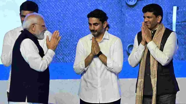 భోగాపురం ఎయిర్‌పోర్ట్ ప్రారంభం.. మోదీకి పొందూరు ఖాదీ, బొబ్బిలి వీణతో సత్కారం