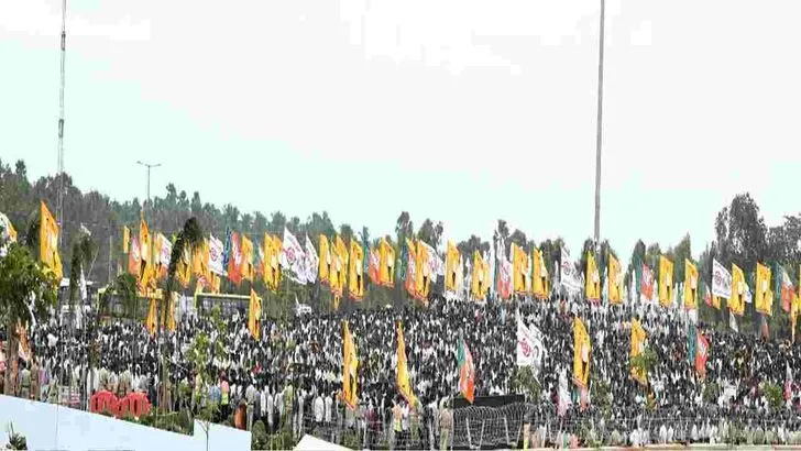 భోగాపురం ఎయిర్‌పోర్ట్ ప్రారంభోత్సవానికి తరలివచ్చిన ప్రజలు
