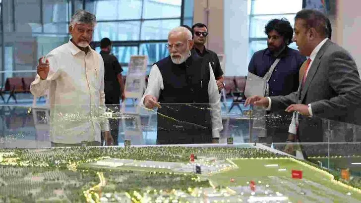 భోగాపురం ఎయిర్‌పోర్ట్ ప్రారంభం.. మోదీకి పొందూరు ఖాదీ, బొబ్బిలి వీణతో సత్కారం