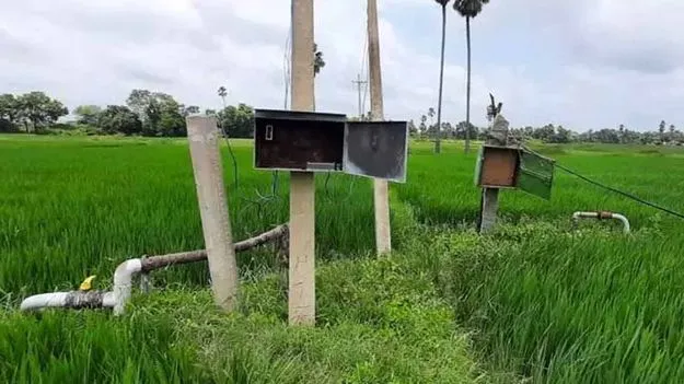 మోటార్లు, వైర్లు దొంగతనం.. చాకచక్యంగా పట్టుకున్న రైతులు