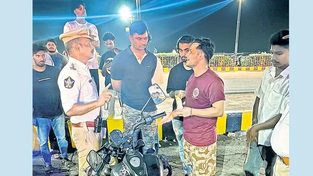 బైక్‌రేసర్లపై ఉక్కుపాదం