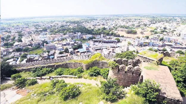 శివారులో అనుమతి లేని కట్టడాలు