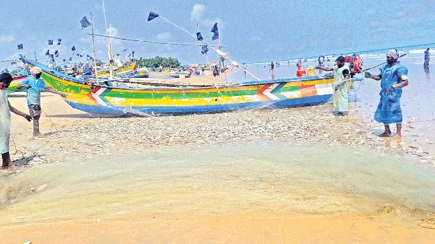 మత్స్యకారుల బతుకులకు భద్రత కరువు