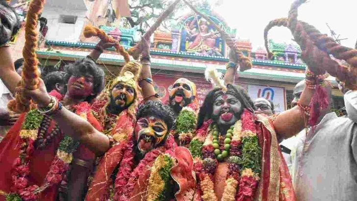  నేత్రపర్వంగా సికింద్రాబాద్ ఉజ్జయిని మహంకాళి బోనాలు