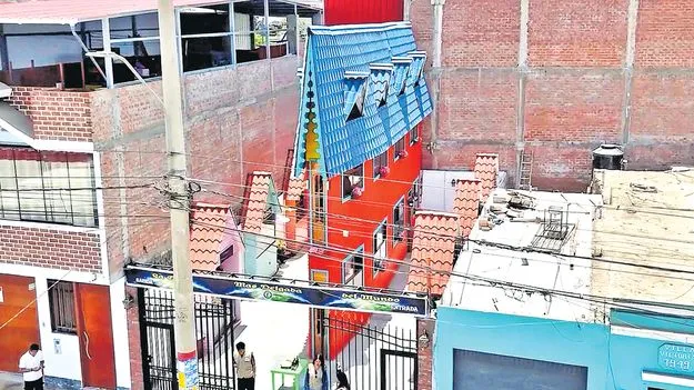 ఇరుకైన ఇల్లంటే ఇదే...