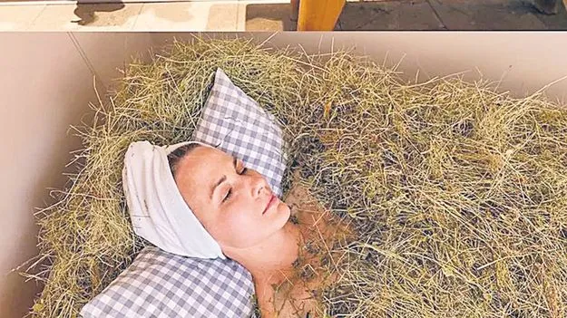 గడ్డి స్నానం.. మర్దనలో ఇదోరకం!