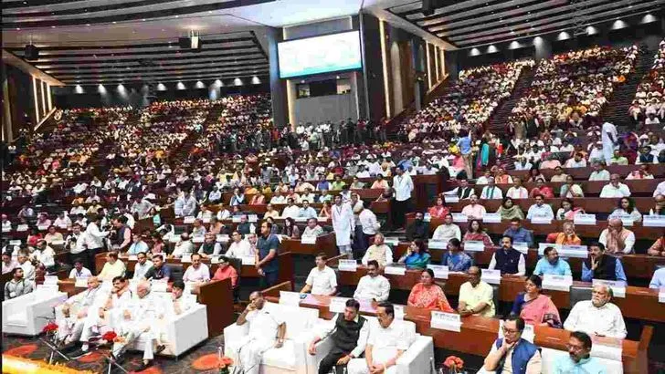 'అప్నాపన్‌-మై ఎక్స్‌పీరియన్స్ విత్ మోదీ' పుస్తకావిష్కరణ.. హాజరైన ప్రముఖులు