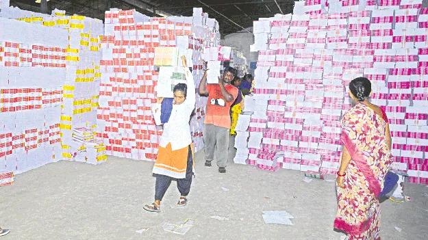 1.77 లక్షల మందికి విద్యార్థి మిత్ర కిట్లు