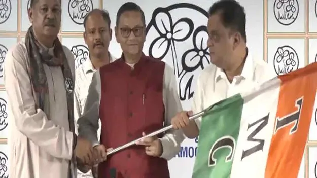 టీఎంసీలో చేరిన నేతాజీ మునిమనుమడు