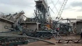 ఘోర ప్రమాదం.. వంతెన కూలి ఐదుగురి మృతి..