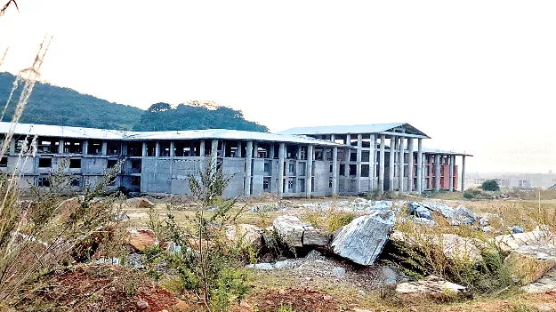   Engineering Education   ఇంజనీరింగ్‌ విద్య అందేనా?