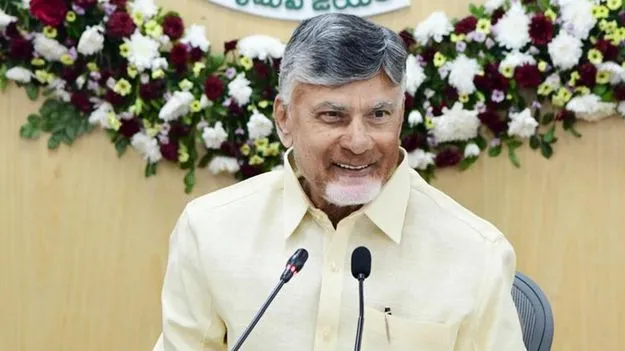 రాజముద్రతో కూడిన పాస్‌ పుస్తకాలను పంపిణీ చేసిన సీఎం చంద్రబాబు