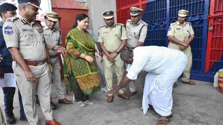 చర్లపల్లి జైలు నుంచి 91 మంది ఖైదీల విడుదల