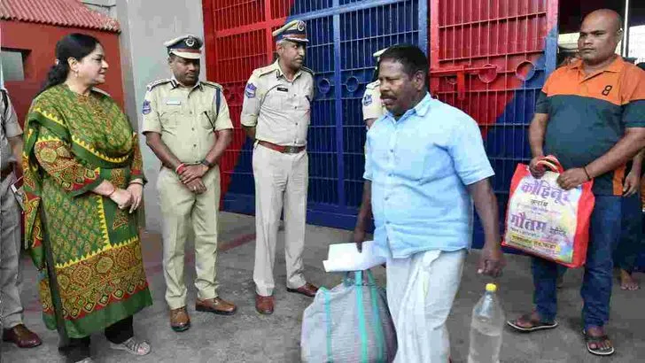చర్లపల్లి జైలు నుంచి 91 మంది ఖైదీల విడుదల