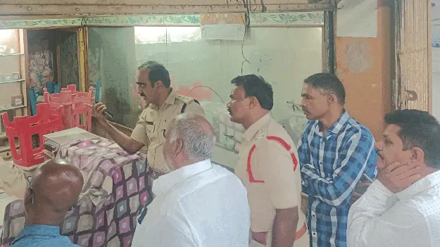  బంగారు నగల దుకాణంలో భారీ చోరీ