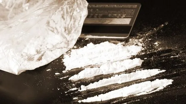 చదువు వదిలేసి డ్రగ్స్‌ దందా