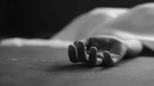 తాళం వేసిన ఇంట్లో మృతదేహం