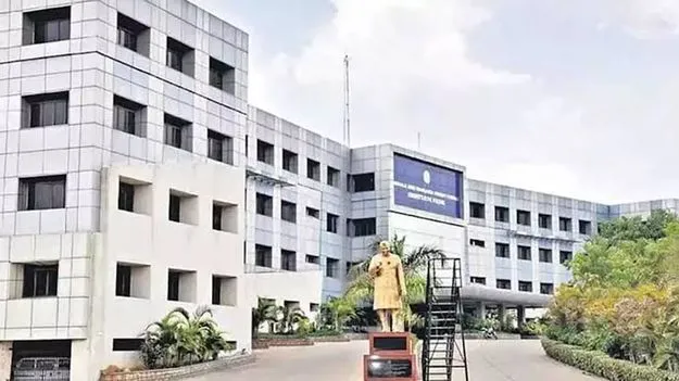 జేఎన్‌టీయూలో స్పాట్‌ అడ్మిషన్ల సందడి