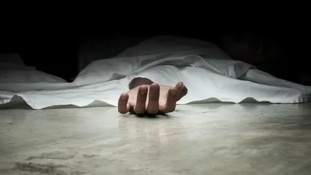 డబ్బుల కోసం వేధిస్తున్నాడని.. కత్తితో పొడిచి స్నేహితుడి హత్య