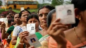 హైదరాబాద్‌లో తగ్గిన పోలింగ్‌ కేంద్రాలు
