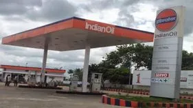 యుద్ధం ఎఫెక్ట్‌.. మూతబడుతున్న పెట్రోల్‌ బంక్‌లు