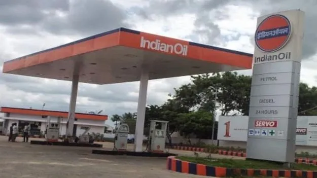 యుద్ధం ఎఫెక్ట్‌.. మూతబడుతున్న పెట్రోల్‌ బంక్‌లు