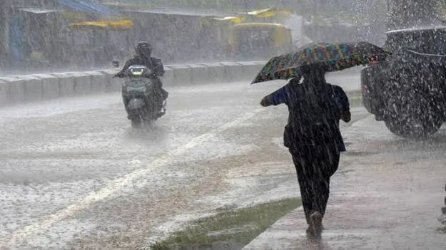 హైదరాబాద్‌లో భారీ వర్షం.. పలు ప్రాంతాలు జలమయం..
