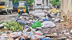 సిబ్బంది ‘సర్‌’కి.. పారిశుధ్యం గాలికి