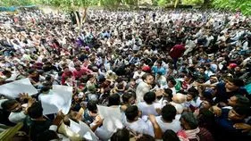 మా సమయాన్ని వృథా చేయకండి.. వీడియోలు చూసే టైమ్ లేదు: సుప్రీంకోర్టు