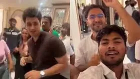 సీజేపీ నేతలు సౌరవ్ దాస్, అశుతోశ్ రాంకా సంబరాలు.. సుప్రీంకోర్టు న్యాయవాది ఫైర్..