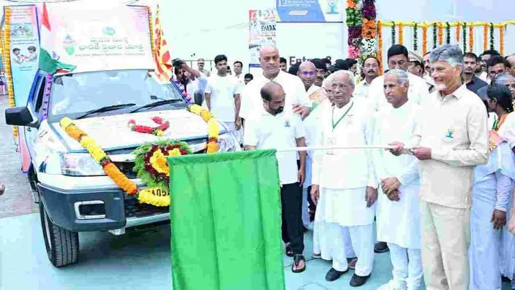 విజయవాడలో యోగా దినోత్సవంలో పాల్గొన్న సీఎం చంద్రబాబు