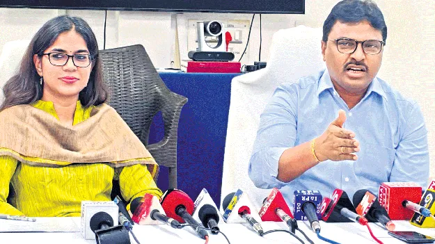 పండుగ వాతావరణంలో స్వాతంత్య్ర వేడుకలు
