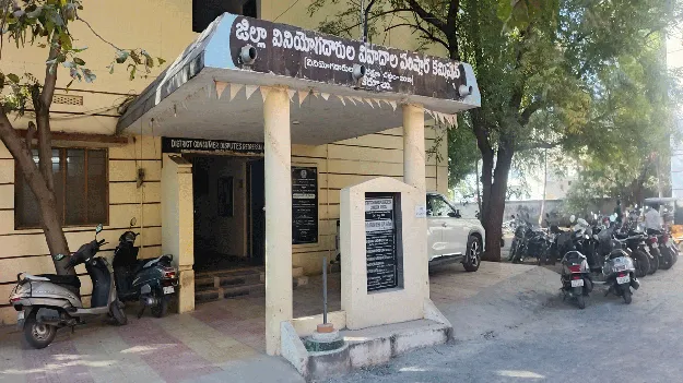 రూ.50 లక్షల బీమా మొత్తం చెల్లించండి 