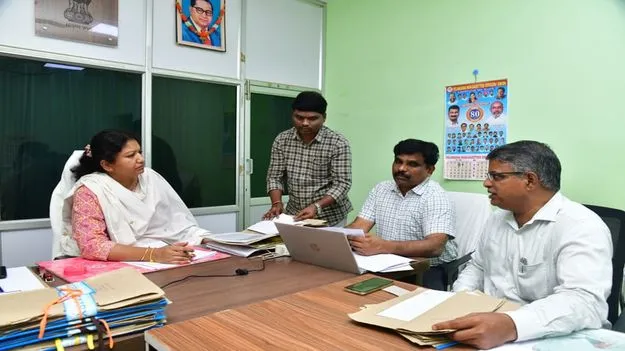 భూ భారతి సమస్యలను పరిష్కరించాలి