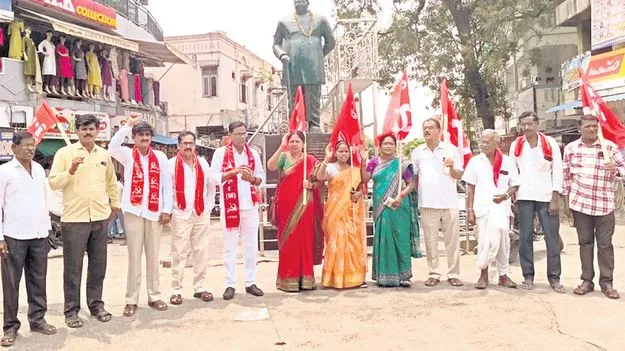 బండి సాయిభగీరథ్‌ను అరెస్టు చేయాలి