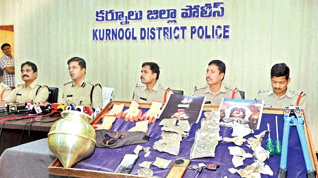 చోరీ కేసులో నిందితుల అరెస్టు