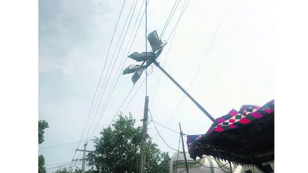 త్రుటిలో తప్పిన పెనుప్రమాదాలు
