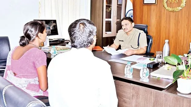 ఫిర్యాదులకు తక్షణ పరిష్కారం చూపండి